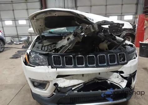 2019 Jeep Compass Limited 4X4 из США, поврежденный, VIN 3C4NJDCBXKT673956